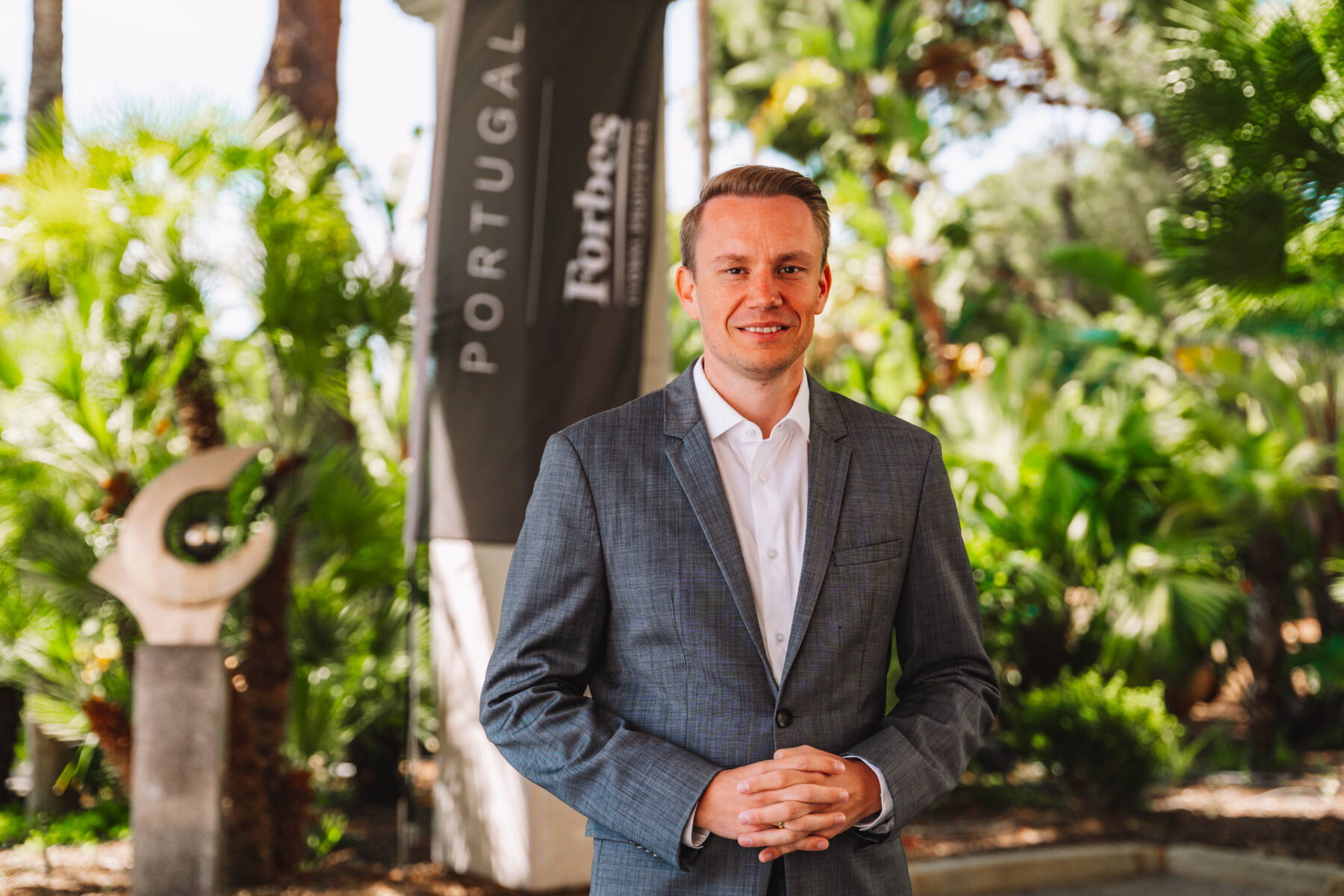 Immobilienmakler in Hamburg. Immobilien Verkaufen und Kaufen. Lokal und Global. Forbes Global Properties in Deutschland.