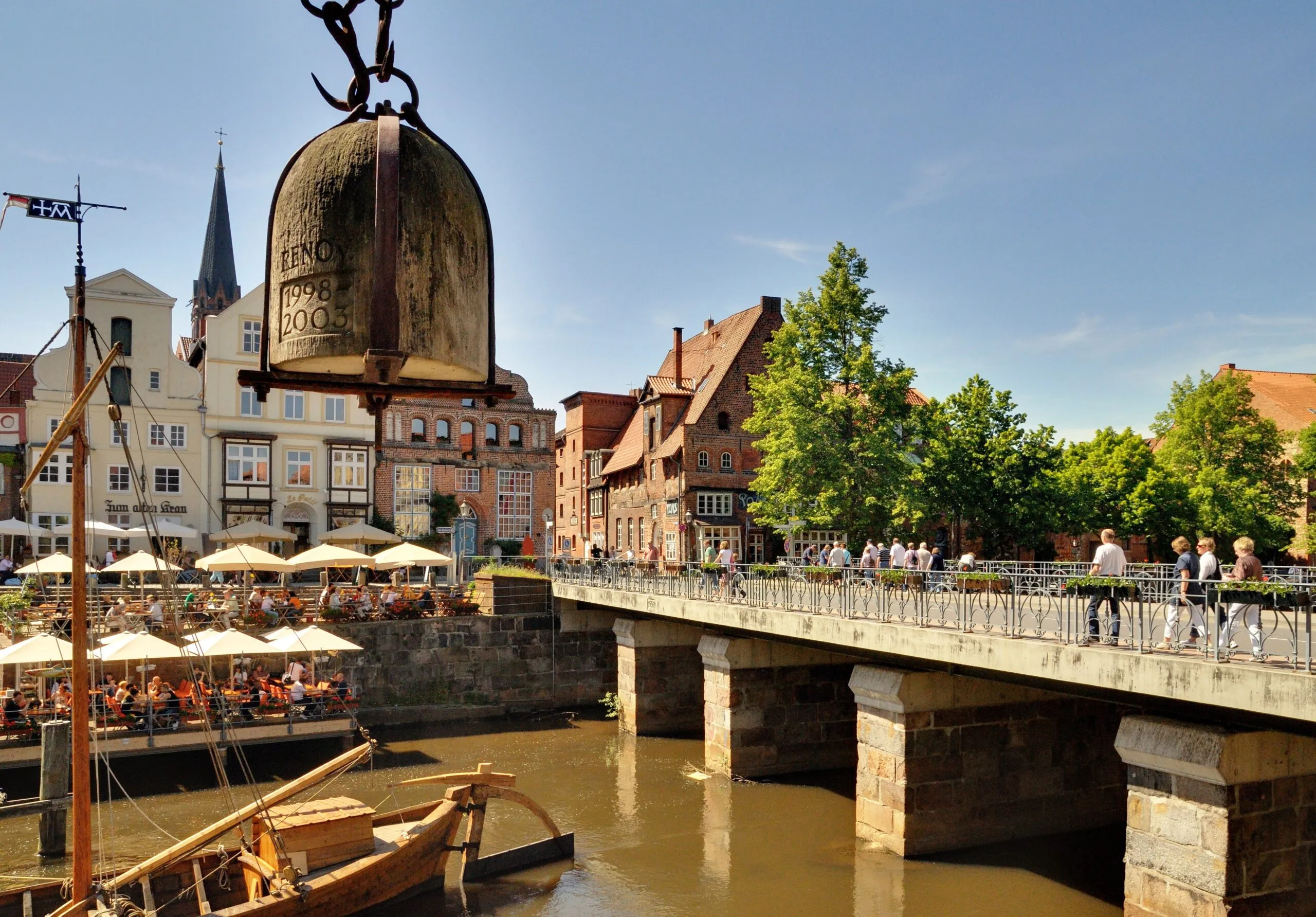 Altstadt in Lüneburg: Lüneburg - Blick auf die Altstadt vom Alten Kran